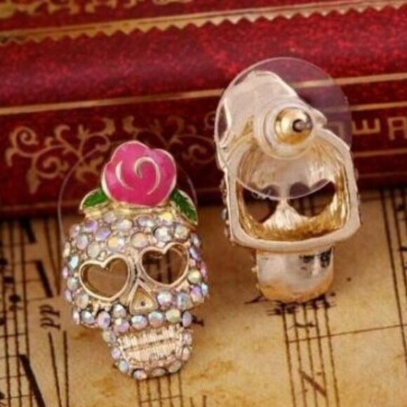 Skull Stud Earrings - Picture 3 of 4